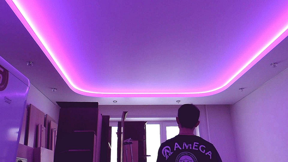 Натяжной потолок с подсветкой