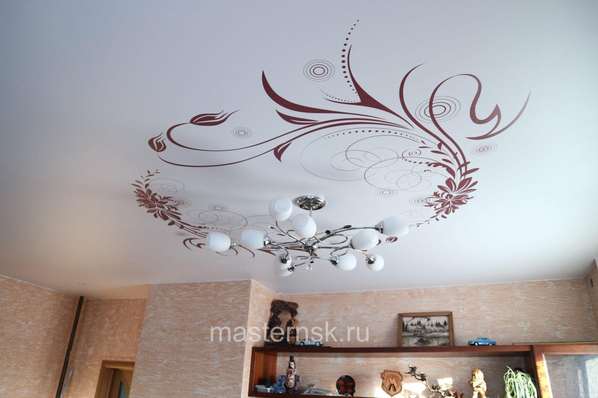 Натяжные потолки с цветочками