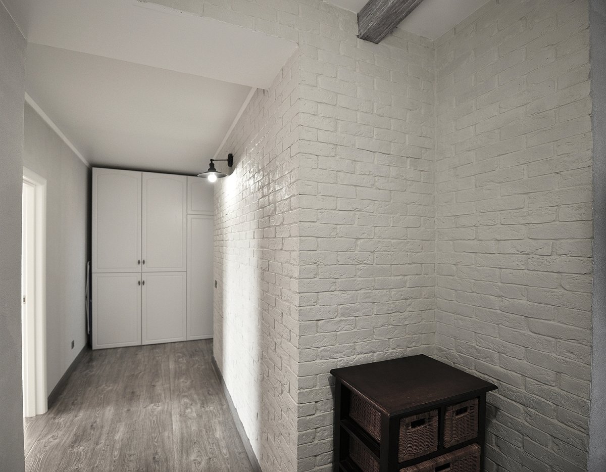 Декоративный кирпич в коридоре