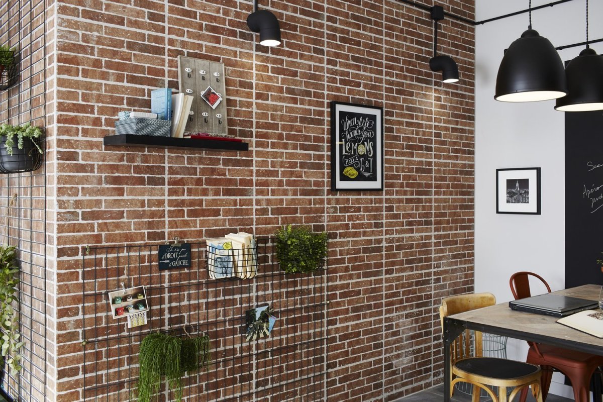 Имитация кирпичной кладки в интерьере