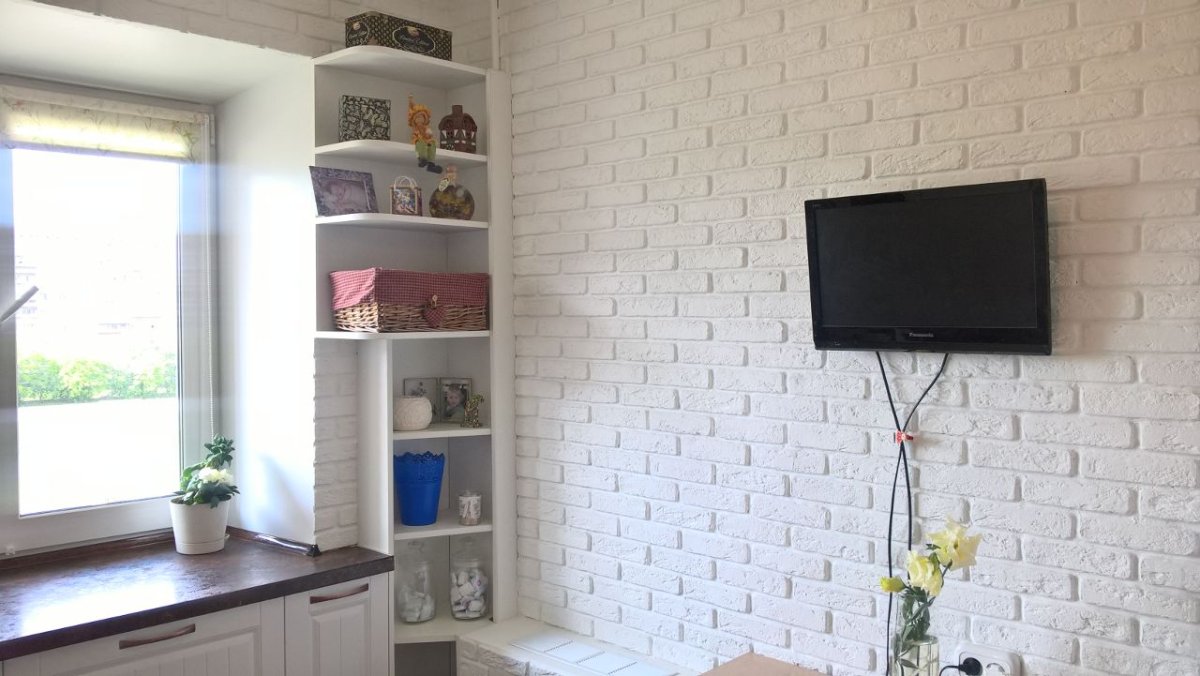 Гипсовый кирпич в интерьере кухни