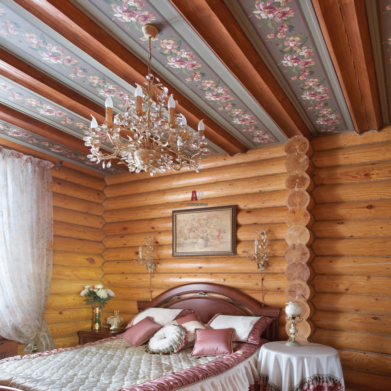 Дизайн потолка в доме из бревна