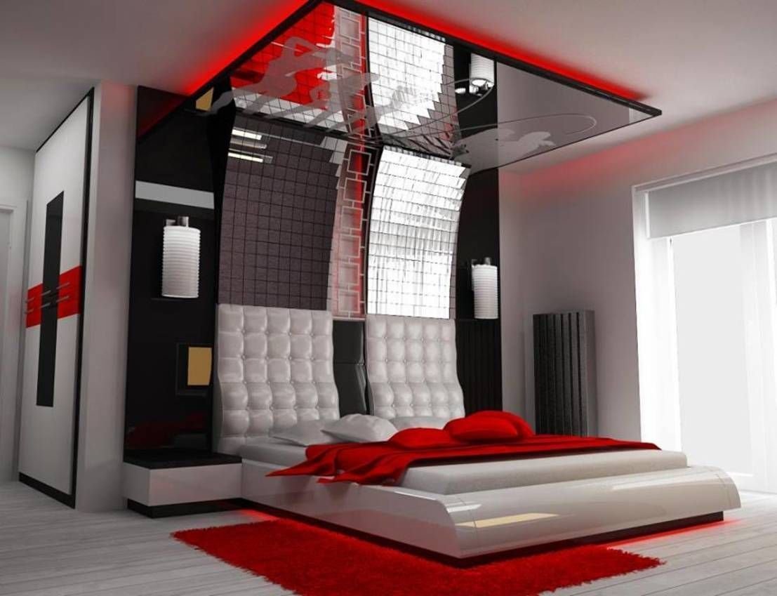кровать с зеркалом на потолке