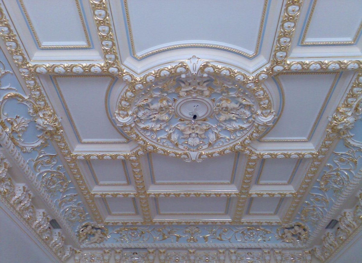 Гипсовая лепнина в интерьере