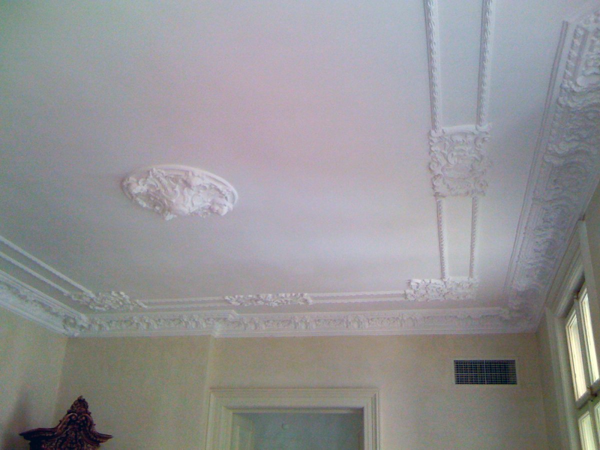 Лепнина на потолке