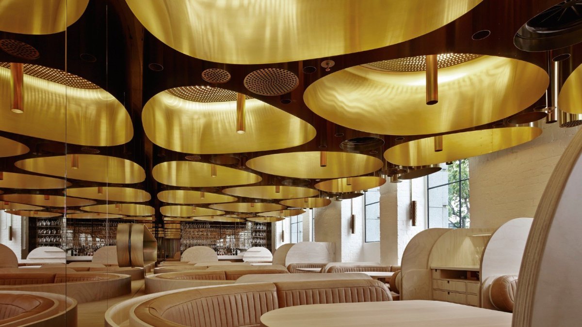 Необычные потолки в кафе