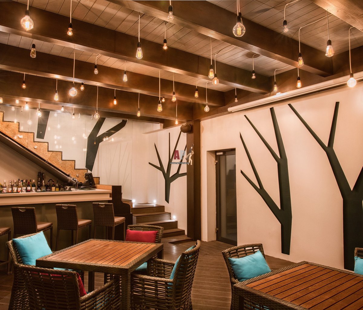 Потолок в кофейне