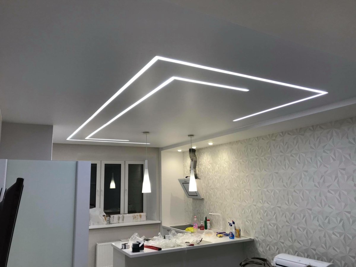 Световые линии на кухне