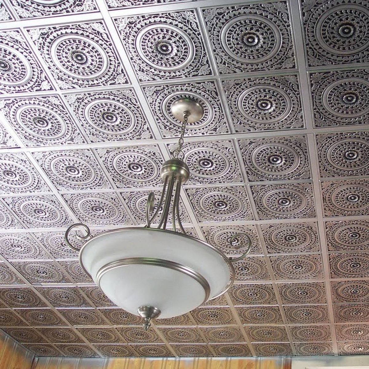 Зеленый потолок из потолочных плит