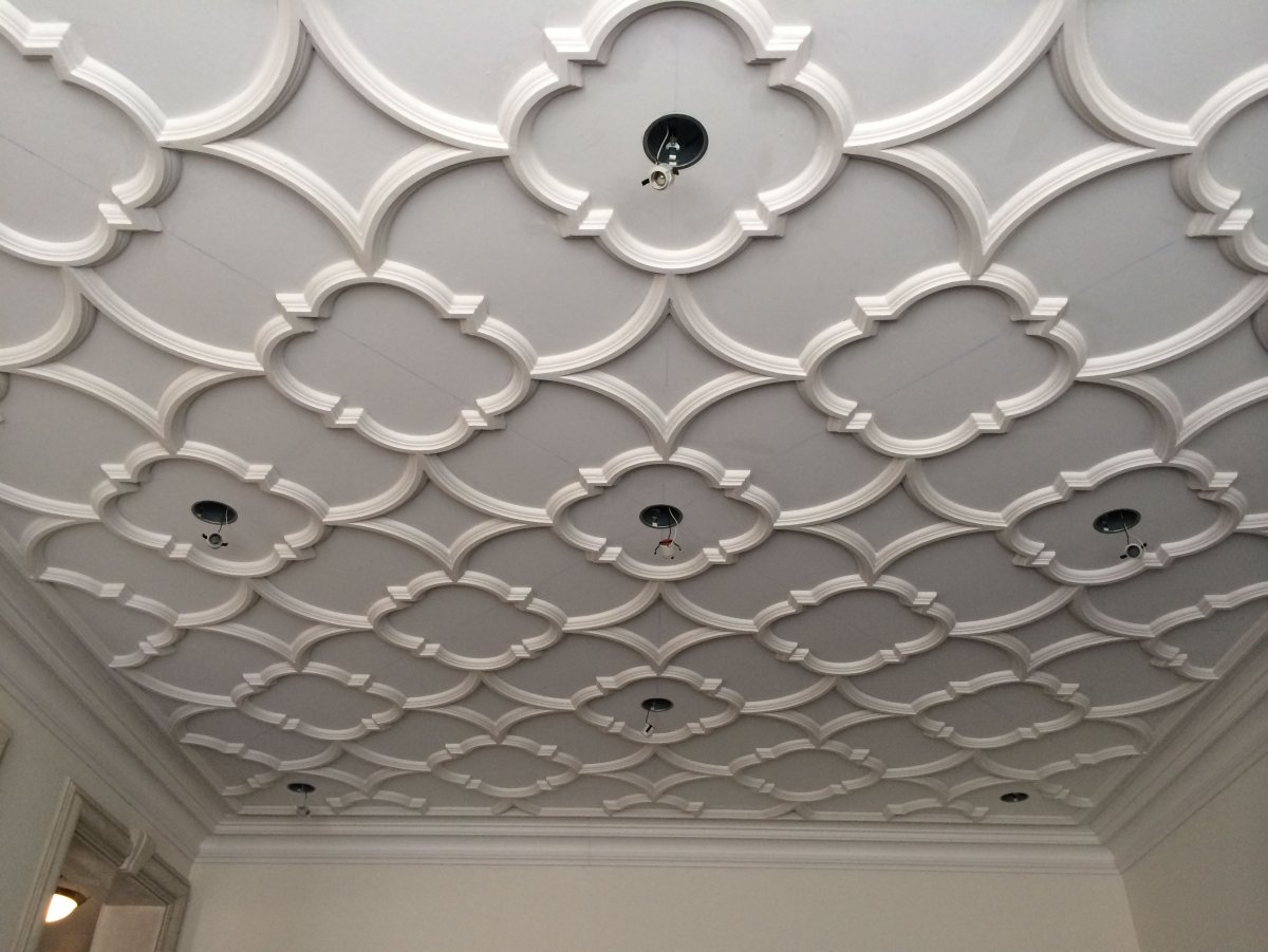 Потолочная плитка в коридоре