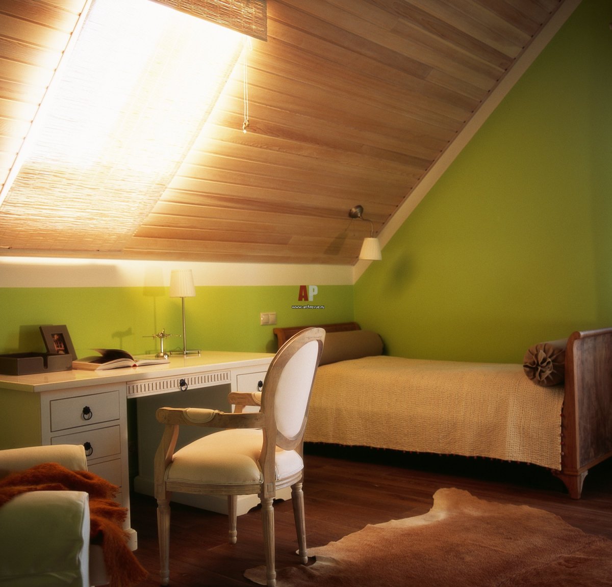 Мансарда в зеленых тонах