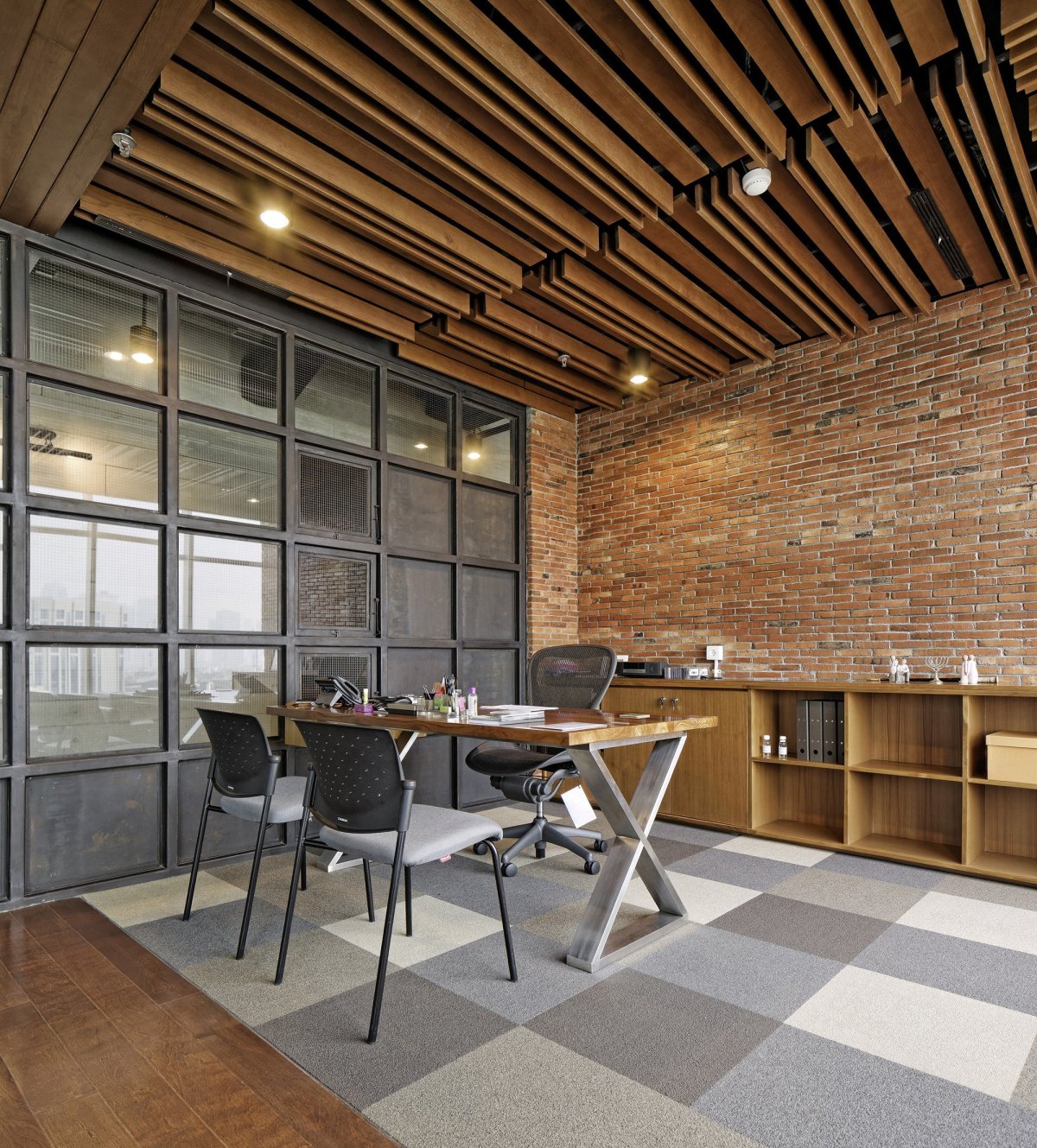 Потолок в стиле лофт