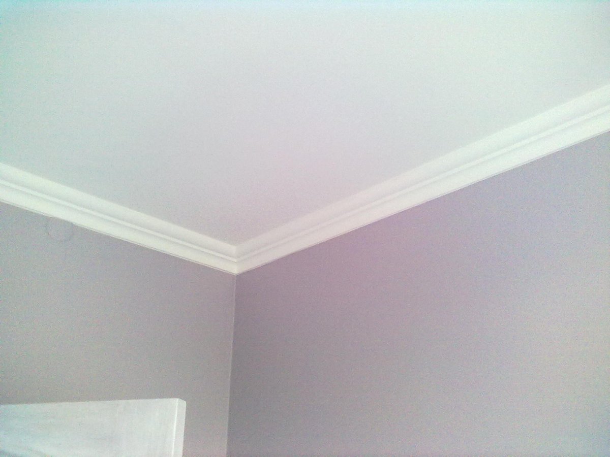 Натяжной потолок без плинтуса