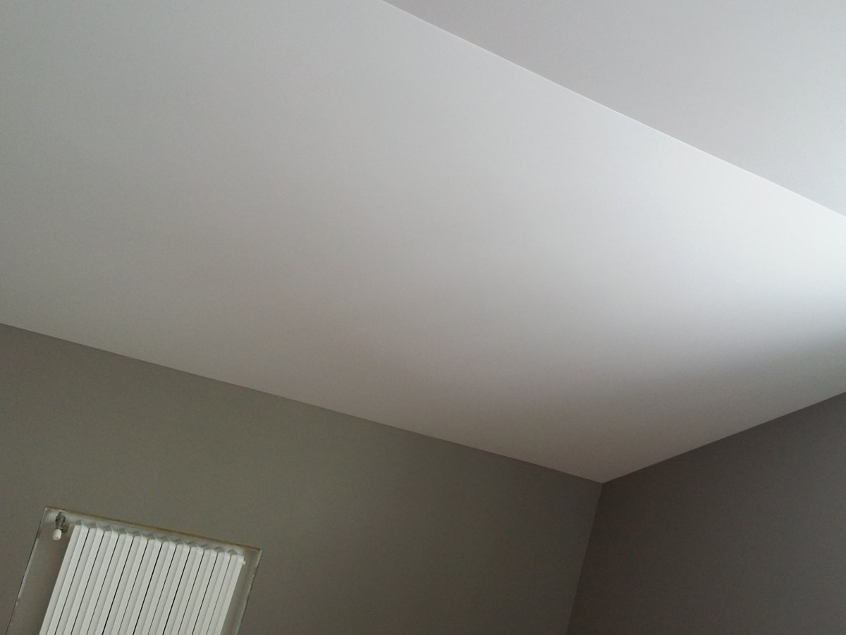 Натяжной потолок без багета