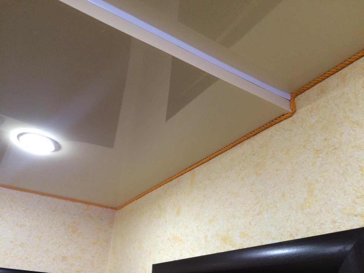 Отделка натяжного потолка шнуром
