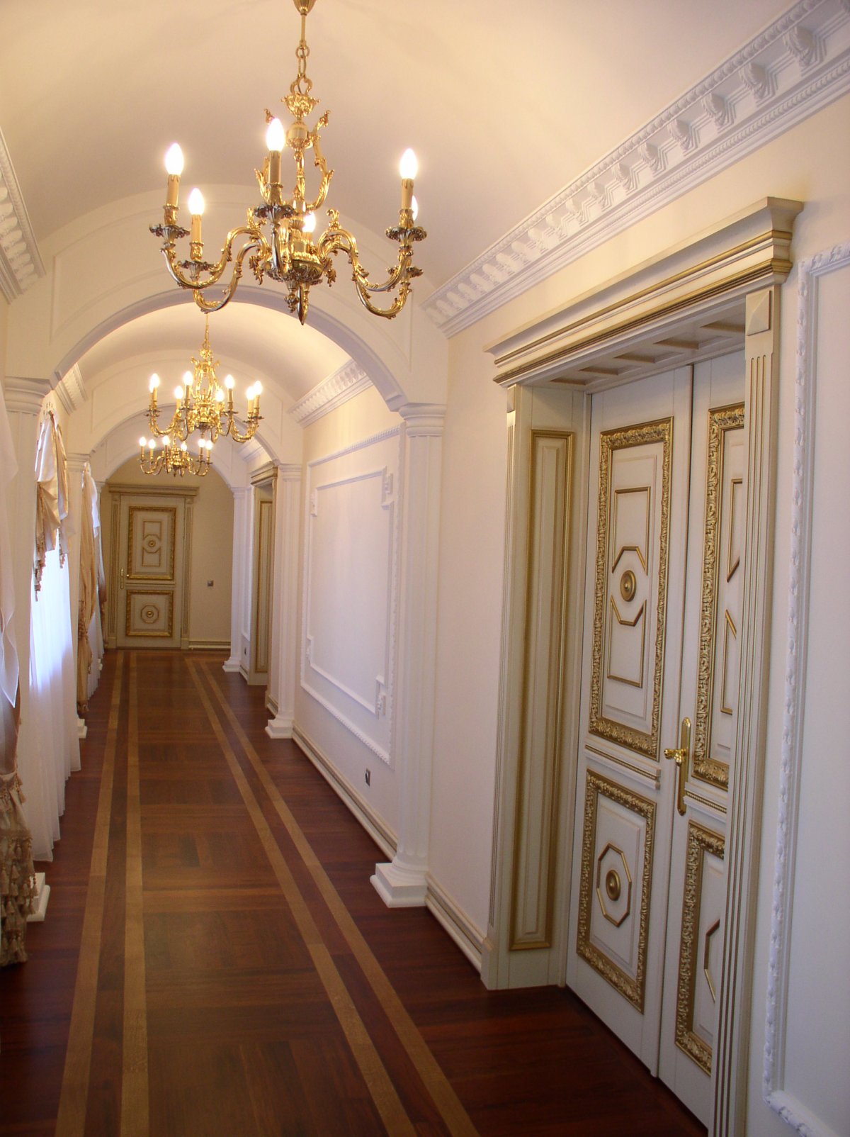 Лепнина в коридоре