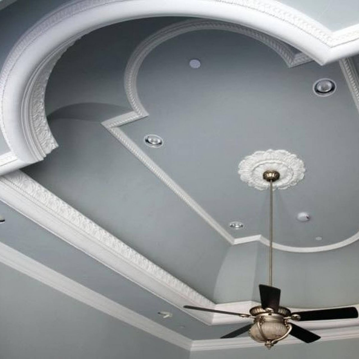 Декор потолка из гипсокартона