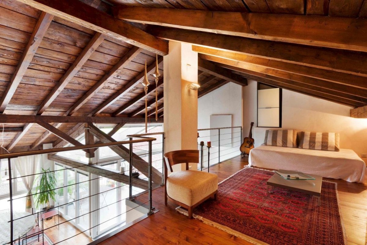 Мансарда двухскатной крыши интерьер