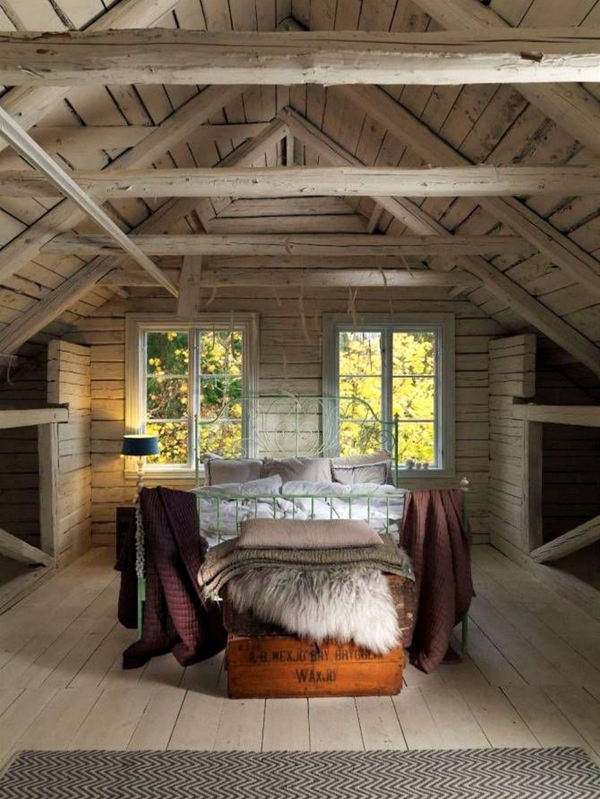 Одноэтажный дом с двускатной крышей без потолка