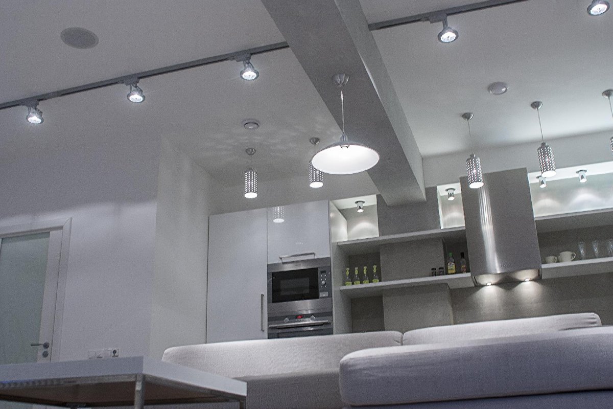 Натяжной потолок под бетон лофт