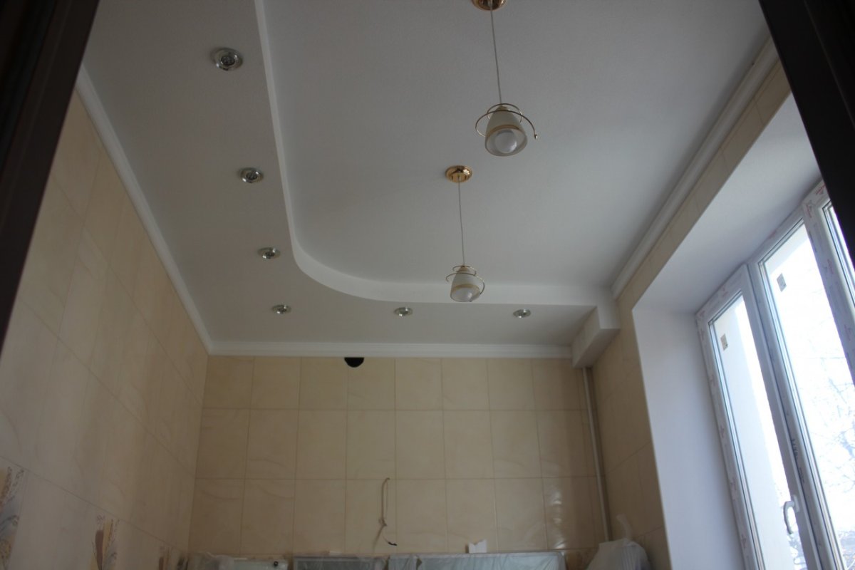 Натяжной потолок в сталинке