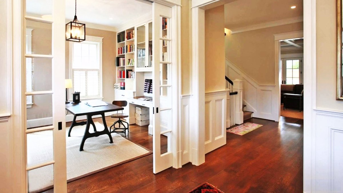 Шкаф вокруг двери