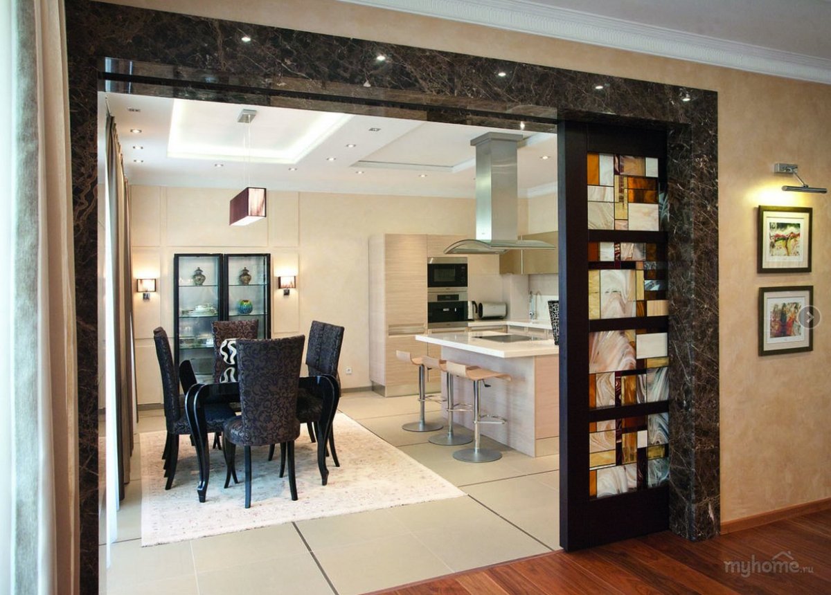 Высокий дверной проем