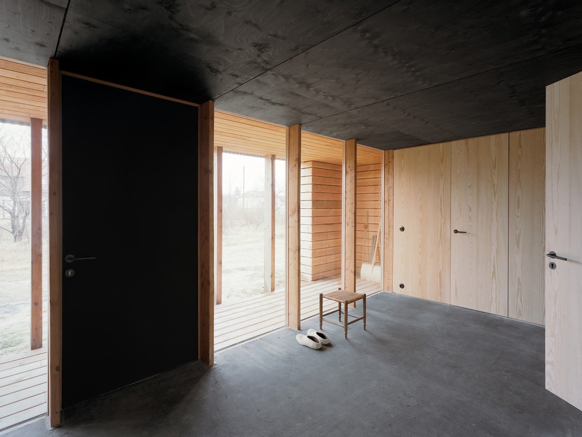 Отделка стен фанерой