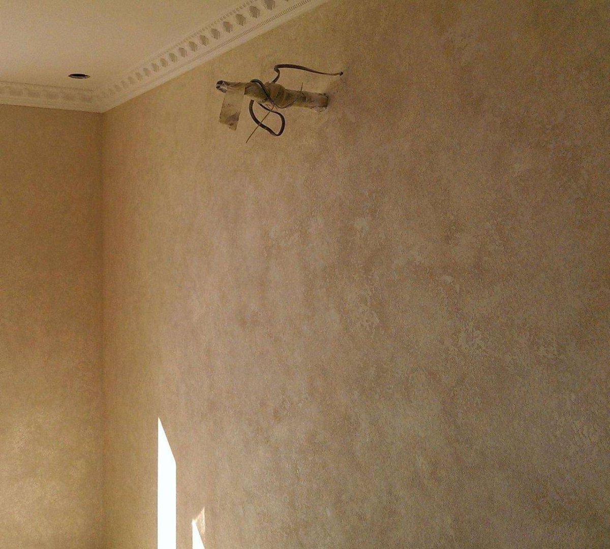 Фактурная покраска потолка потолка