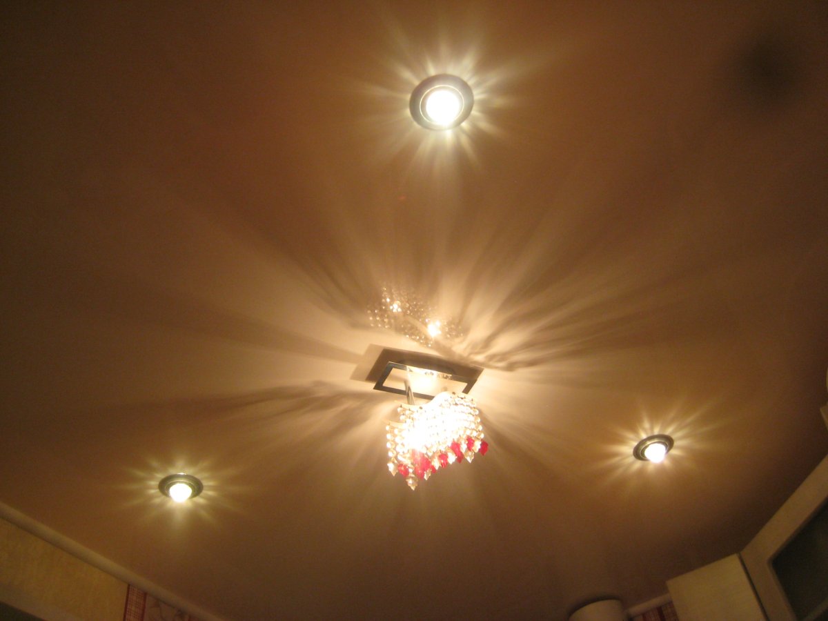 Расположение светильников на потолке