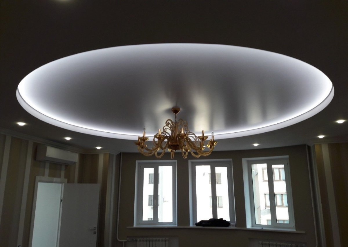 Натяжной потолок в спальне