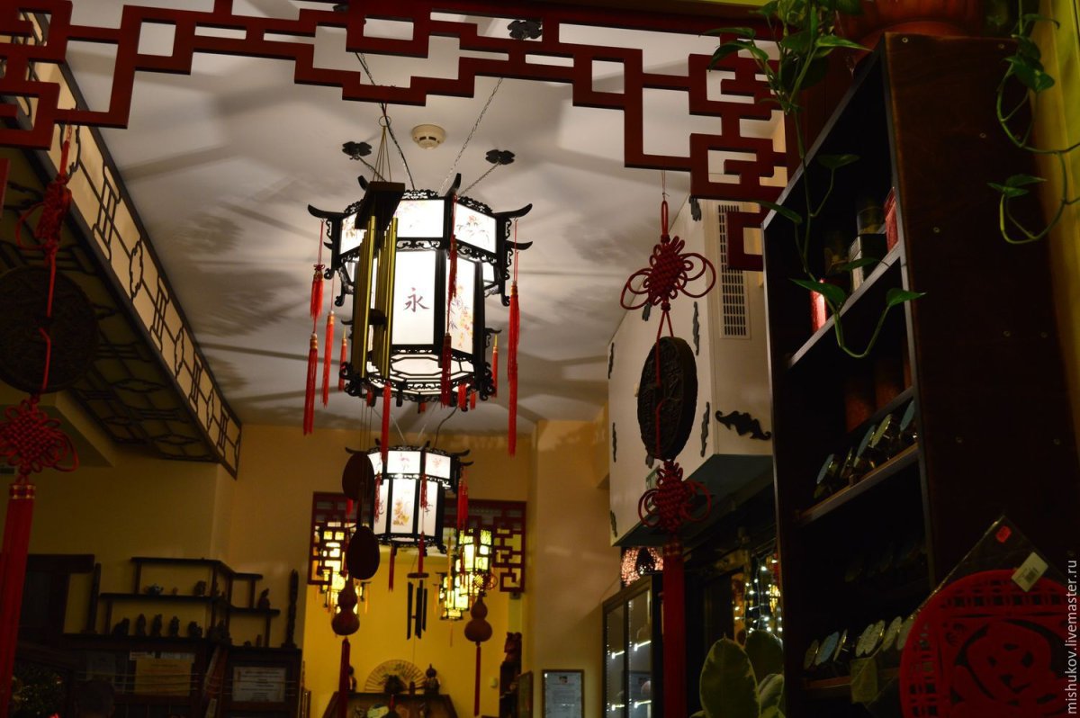 Стильная люстра в гостиную