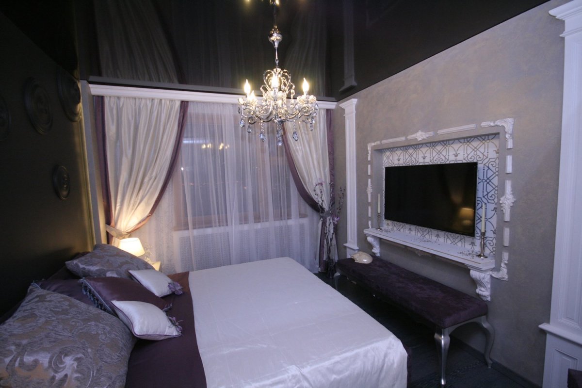 Бело черная спальня