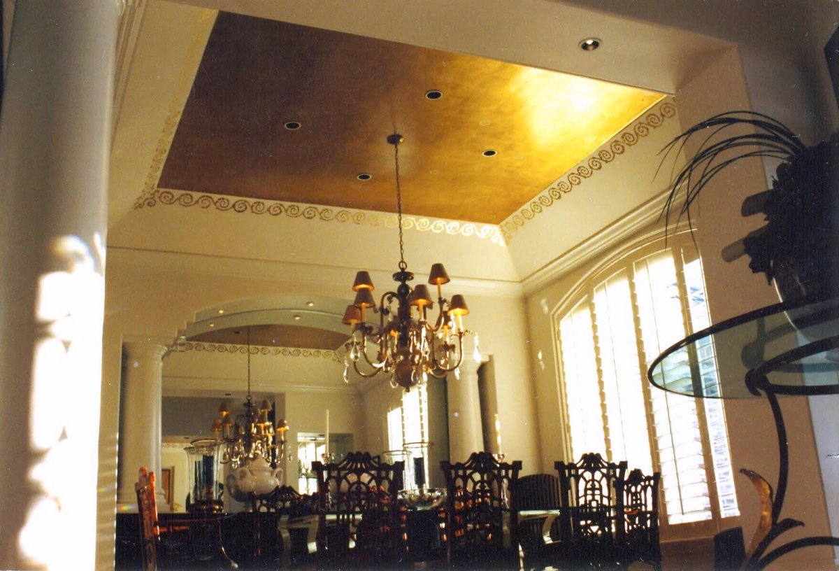 Потолок из гипсокартона классический стиль