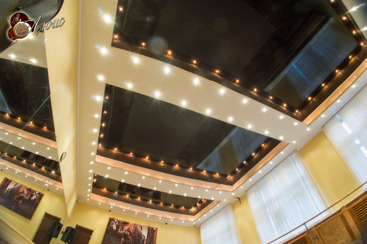 Золотой потолок в интерьере