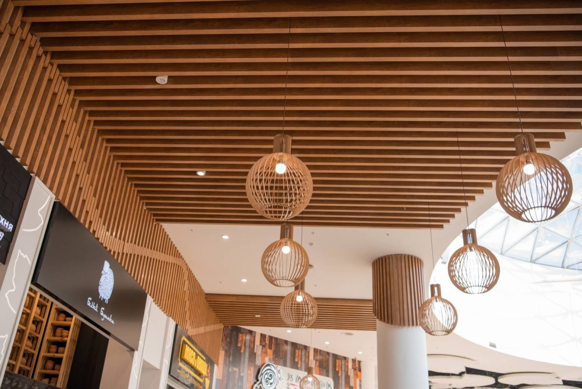 Реечный потолок с подсветкой