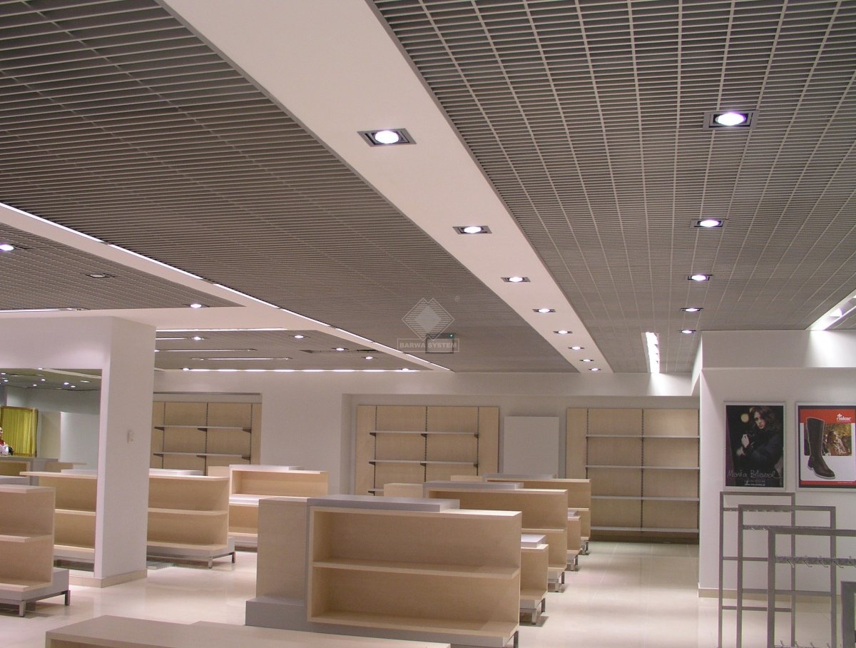 Реечный потолок в общественных зданиях