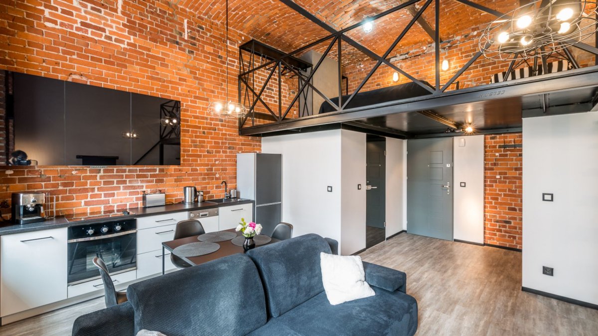 Черный потолок лофт