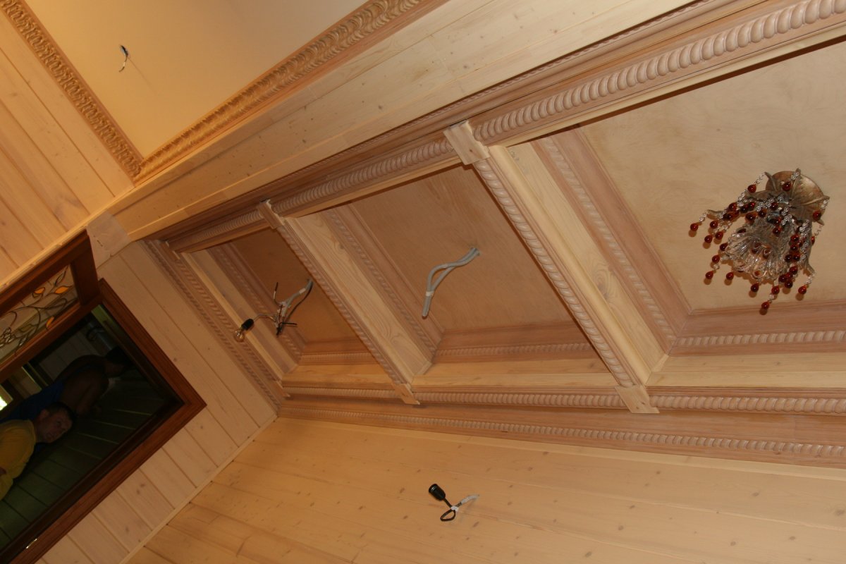 Полиуретановые балки белый интерьер