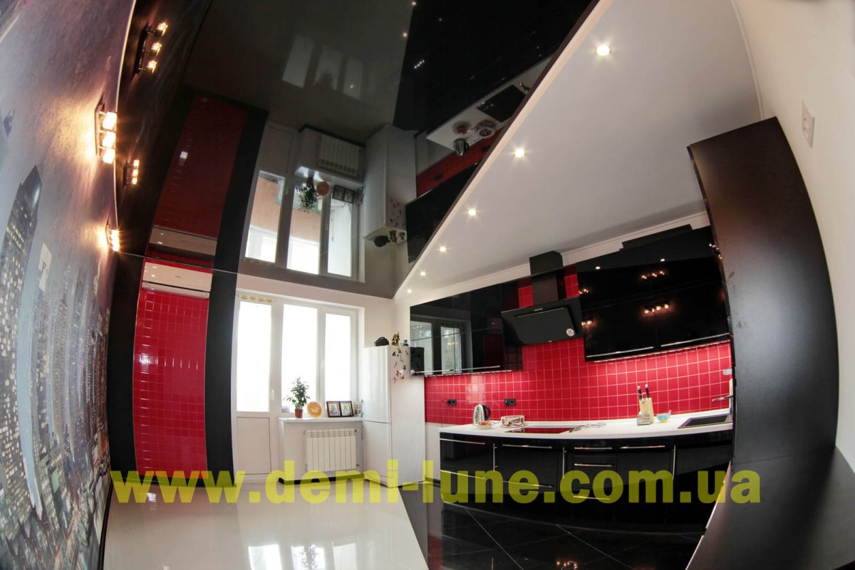 Черный натяжной потолок на кухне