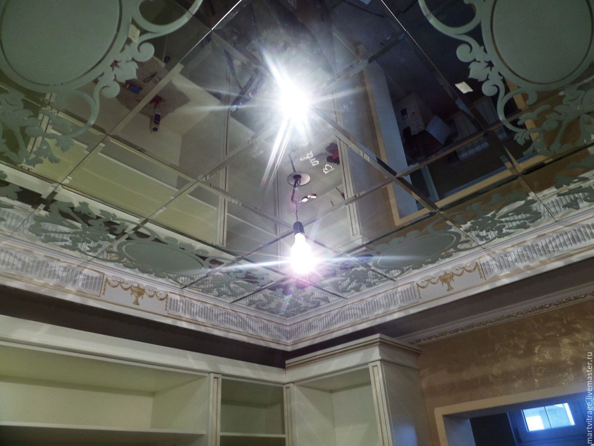 Зеркальный потолок