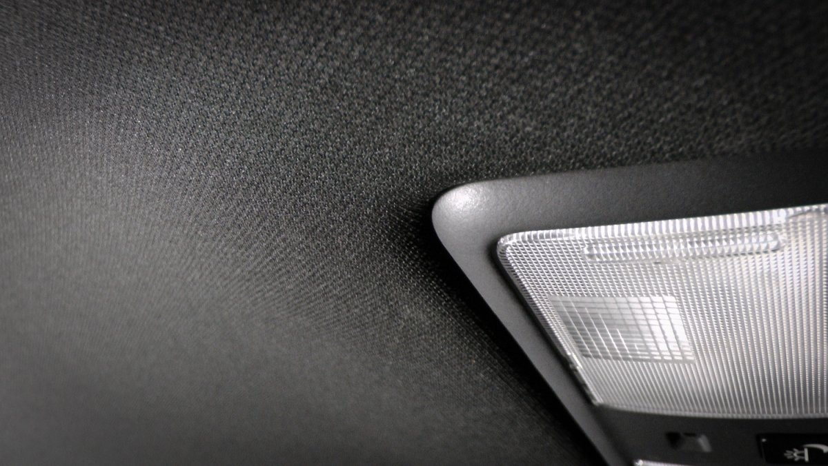 Обшивка потолка автомобиля