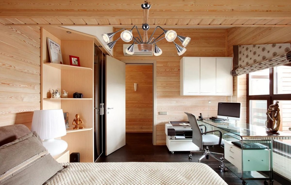 Кабинет отделанный вагонкой