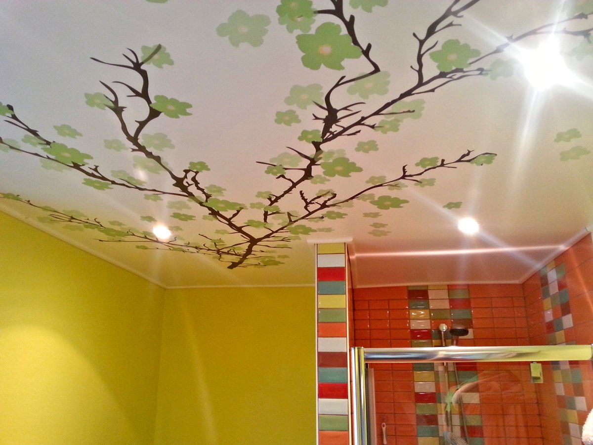 Оранжевый потолок