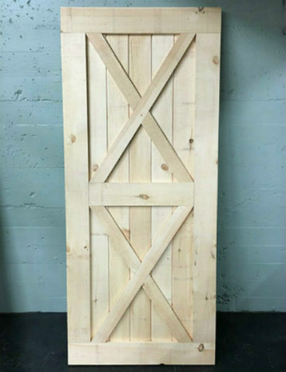 Простой двери своими руками. Дверь в сарай. Деревянная дверь в сарай. Дверь для хозблока. Дверь в хозблок деревянная.