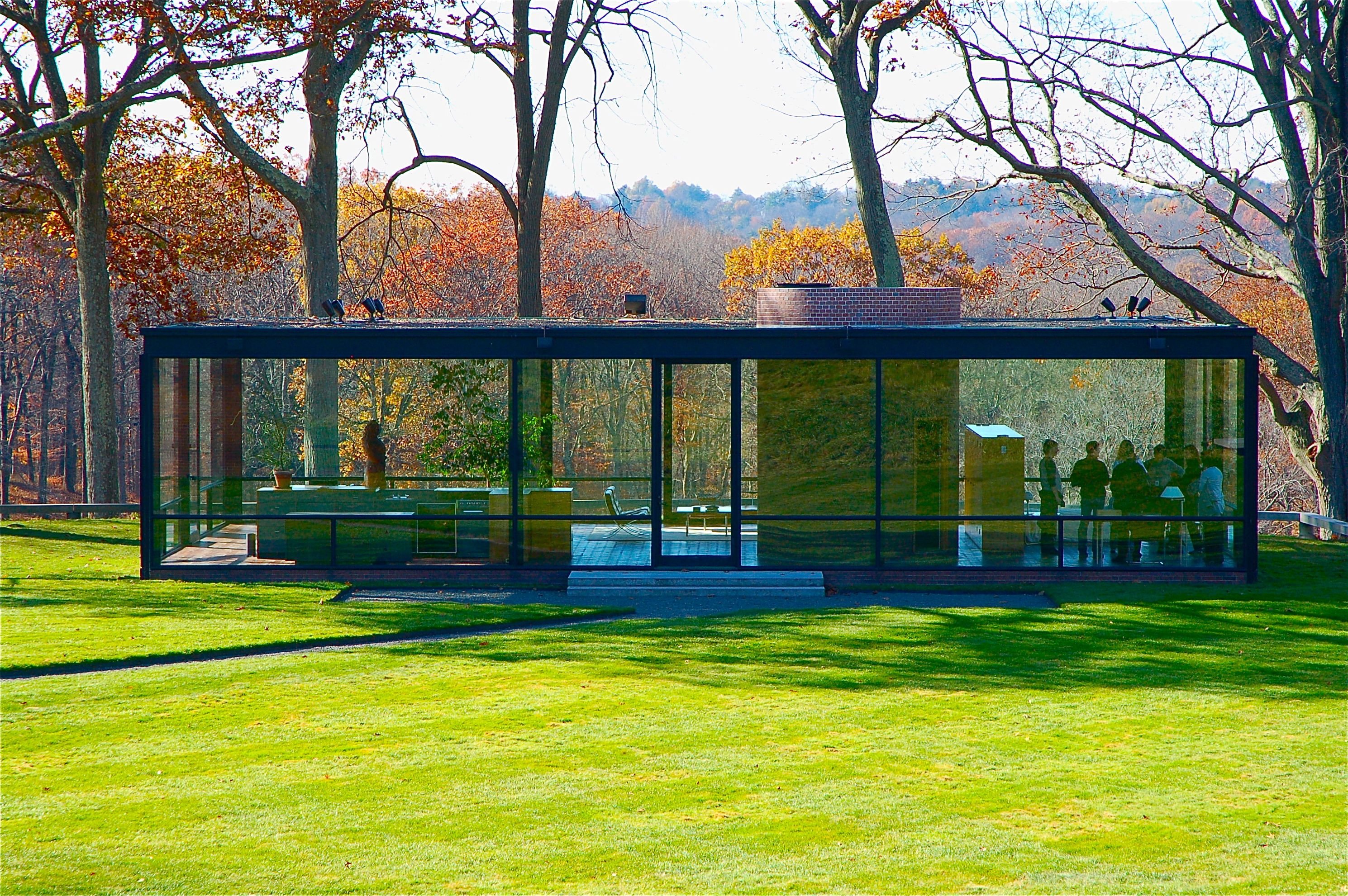 The johnson house. Филип Джонсон Glass House. Стеклянный дом Филипа Джонсона. Филип Джонсон архитектура стеклянный дом. Филип Джонсон, «стеклянный дом», 1949 план.