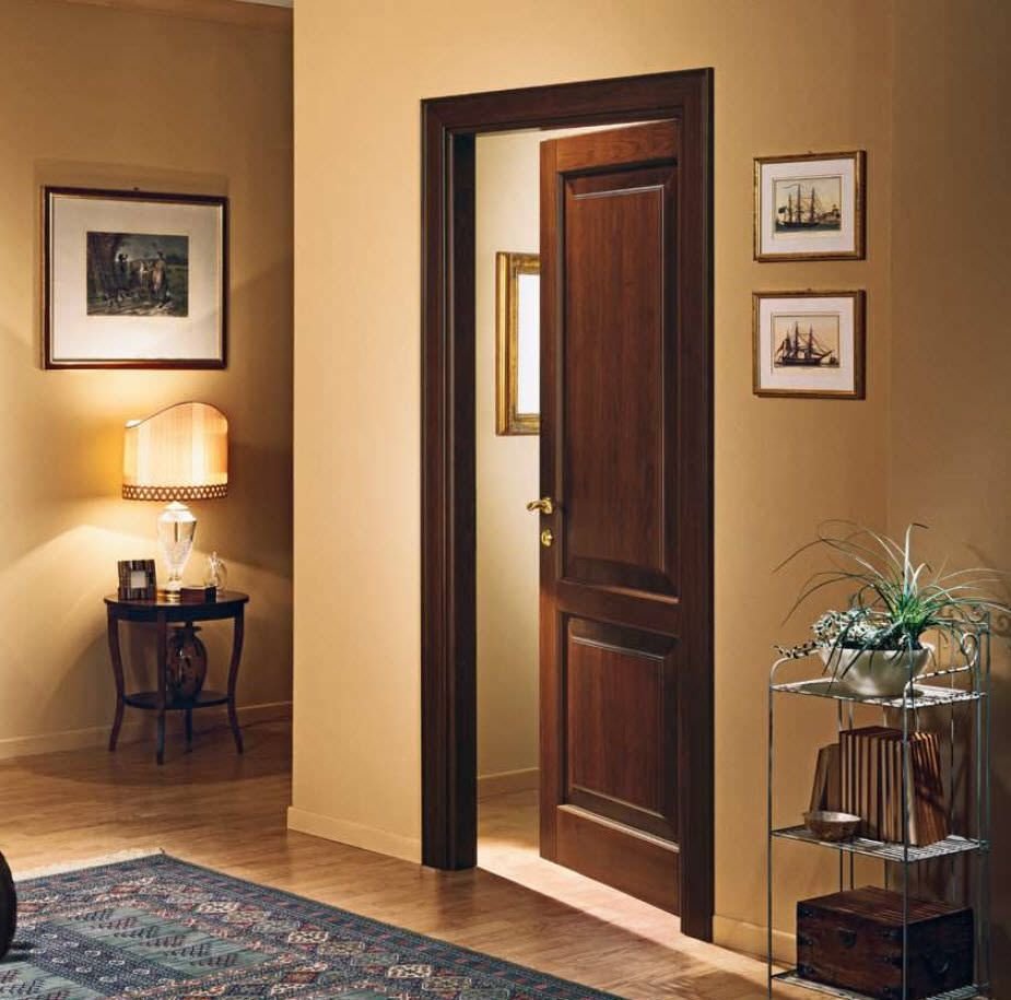 Какую дверь поставить в квартиру. Двери в интерьере. Межкомнатные двери в интерьере. Разные двери в интерьере квартиры. Дверь коричневая.