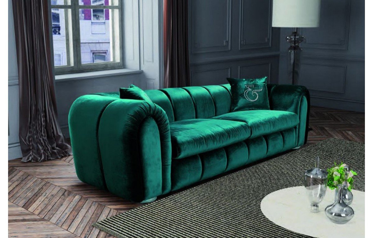 Дизайн квартиры с зеленым диваном
