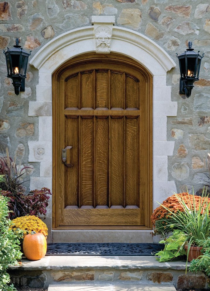 Сделать входную дверь в дом. Красивые двери. Обрамление входной двери. Красивые входные двери в дом. Дверь входная деревянная.