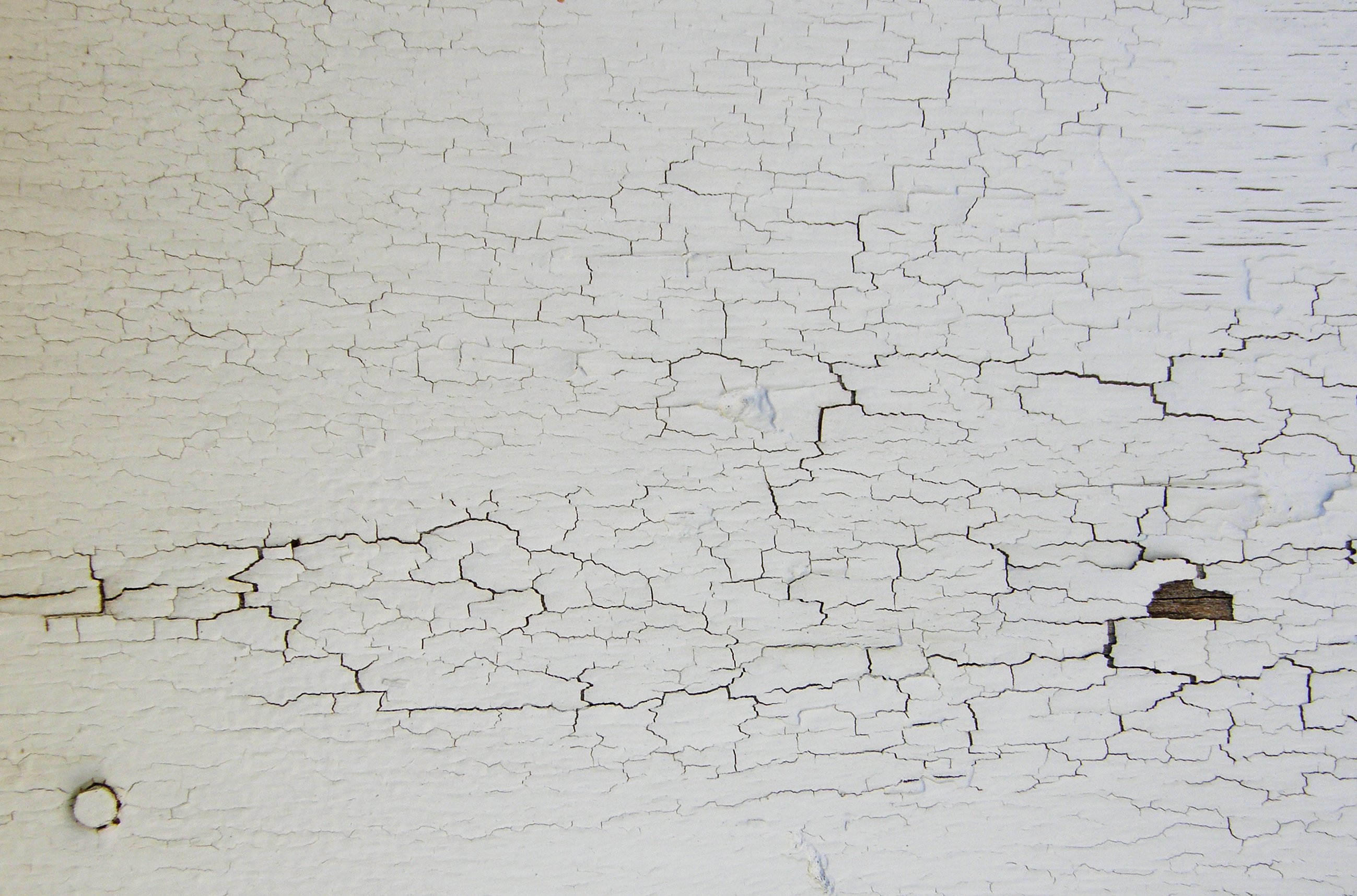 Обои трещина в стене. Облупившаяся краска на стене. Трещина в стене. Текстура стены. Потрескавшаяся краска на стене.